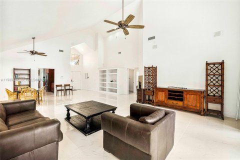 Купить виллу или дом в Уэст-Палм-Бич, Флорида 3 спальни, 235.32м2, № 2055593 - фото 7