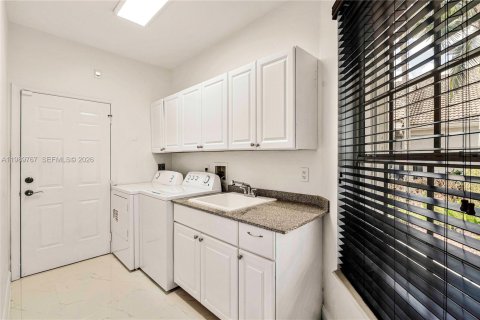 Купить виллу или дом в Уэст-Палм-Бич, Флорида 3 спальни, 235.32м2, № 2055593 - фото 28