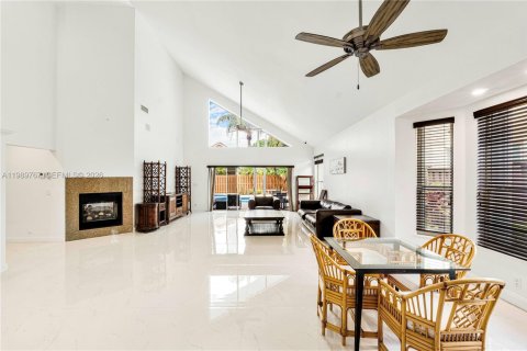 Купить виллу или дом в Уэст-Палм-Бич, Флорида 3 спальни, 235.32м2, № 2055593 - фото 6