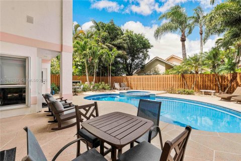 Купить виллу или дом в Уэст-Палм-Бич, Флорида 3 спальни, 235.32м2, № 2055593 - фото 29