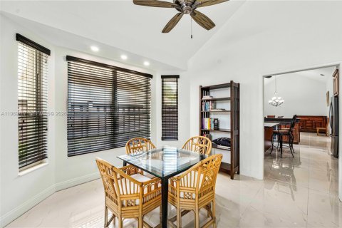 Купить виллу или дом в Уэст-Палм-Бич, Флорида 3 спальни, 235.32м2, № 2055593 - фото 9