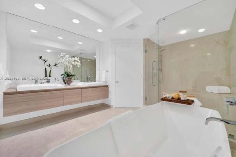 Condominio en venta en North Miami Beach, Florida, 3 dormitorios, 206.71 m2 № 2244351 - foto 9