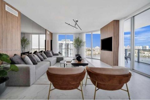 Condominio en venta en North Miami Beach, Florida, 3 dormitorios, 206.71 m2 № 2244351 - foto 4