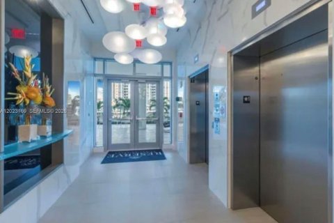 Condominio en venta en North Miami Beach, Florida, 3 dormitorios, 206.71 m2 № 2244351 - foto 19