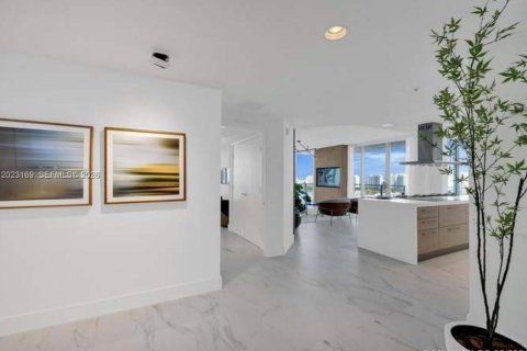 Condominio en venta en North Miami Beach, Florida, 3 dormitorios, 206.71 m2 № 2244351 - foto 14