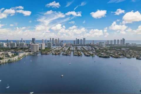Condominio en venta en North Miami Beach, Florida, 3 dormitorios, 206.71 m2 № 2244351 - foto 15