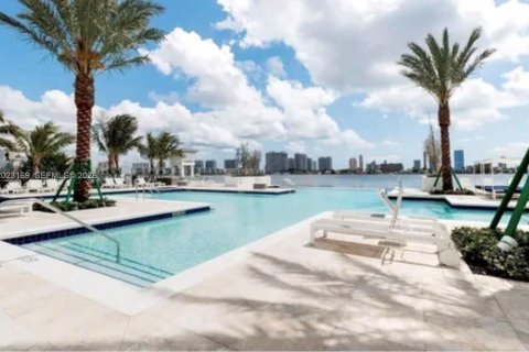 Condominio en venta en North Miami Beach, Florida, 3 dormitorios, 206.71 m2 № 2244351 - foto 18