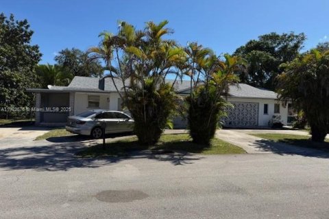 Immobilier commercial à vendre à Miramar, Floride: 208.29 m2 № 1955586 - photo 2