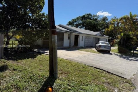 Immobilier commercial à vendre à Miramar, Floride: 208.29 m2 № 1955586 - photo 3