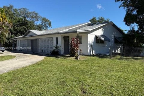 Immobilier commercial à vendre à Miramar, Floride: 208.29 m2 № 1955586 - photo 1