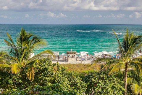 Condo in Miami Beach, Florida  № 2254052 - photo 16