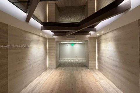 Condo in Miami Beach, Florida  № 2254052 - photo 23