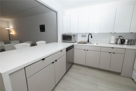 Condo in Miami Beach, Florida  № 2254052 - photo 4
