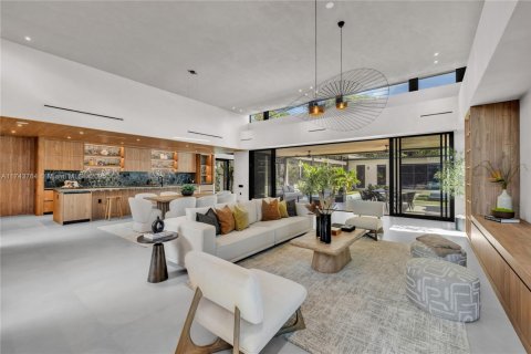 House in Biscayne Park, Florida 6 bedrooms, 451.6 sq.m. № 1728060 - photo 4