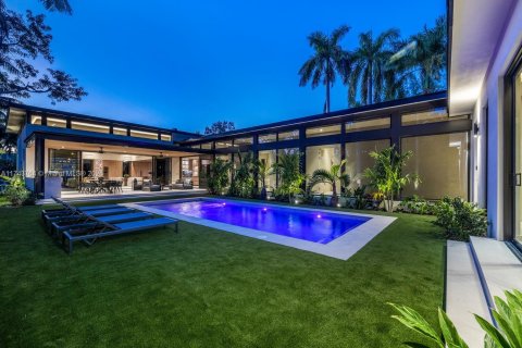 House in Biscayne Park, Florida 6 bedrooms, 451.6 sq.m. № 1728060 - photo 26