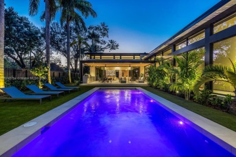 House in Biscayne Park, Florida 6 bedrooms, 451.6 sq.m. № 1728060 - photo 27