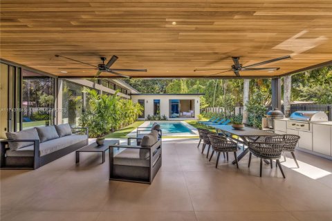 House in Biscayne Park, Florida 6 bedrooms, 451.6 sq.m. № 1728060 - photo 13