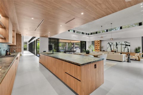 House in Biscayne Park, Florida 6 bedrooms, 451.6 sq.m. № 1728060 - photo 2