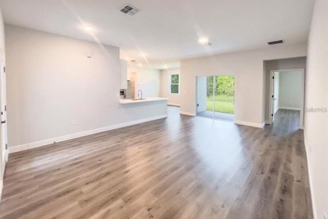 House in DeLand, Florida 4 bedrooms, 156.73 sq.m. № 2410458 - photo 2