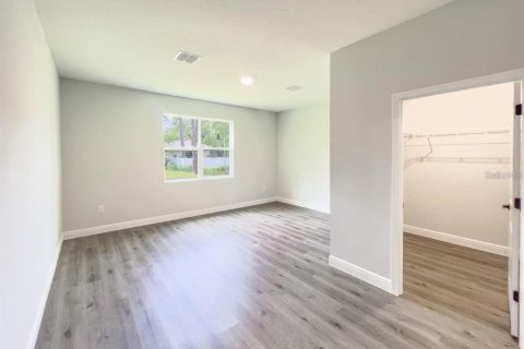 House in DeLand, Florida 4 bedrooms, 156.73 sq.m. № 2410458 - photo 4