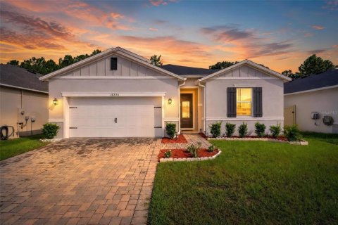 House in Clermont, Florida 4 bedrooms, 184.23 sq.m. № 2342364