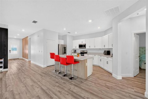 Villa ou maison à vendre à Clermont, Floride: 4 chambres, 184.23 m2 № 2342364 - photo 7