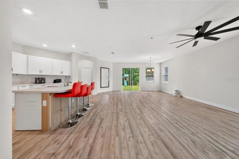 Villa ou maison à vendre à Clermont, Floride: 4 chambres, 184.23 m2 № 2342364 - photo 4