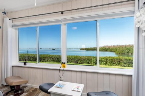 Condo in Englewood, Florida, 2 bedrooms  № 1548187 - photo 12