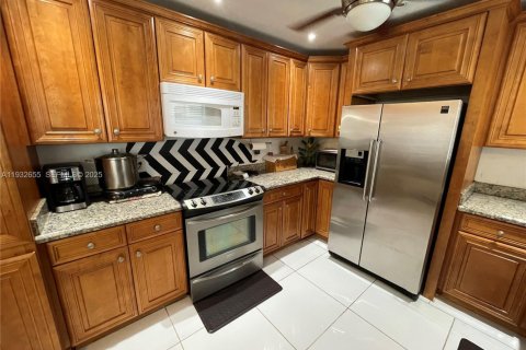 House in Boca Raton, Florida 4 bedrooms, 188.22 sq.m. № 1992522 - photo 4