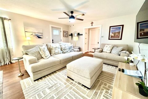 Villa ou maison à louer à Longwood, Floride: 3 chambres, 107.77 m2 № 2136030 - photo 2