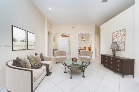 House in Pembroke Pines, Florida 5 bedrooms, 261.98 sq.m. № 1787257 - photo 4
