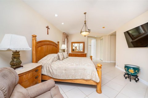 House in Pembroke Pines, Florida 5 bedrooms, 261.98 sq.m. № 1787257 - photo 18