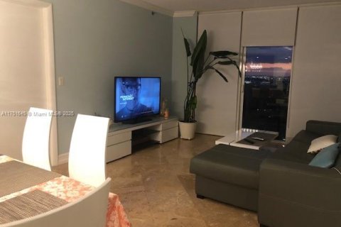 Condo in Hallandale Beach, Florida, 2 bedrooms  № 1865441 - photo 7