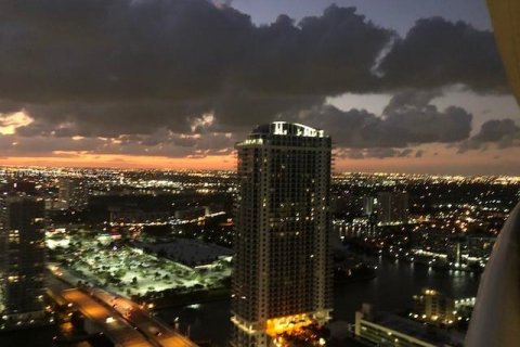Condo in Hallandale Beach, Florida, 2 bedrooms  № 1865441 - photo 3