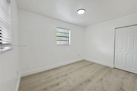 House in Hollywood, Florida 2 bedrooms, 94.76 sq.m. № 2000817 - photo 13