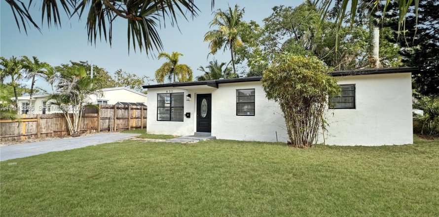 House in Hollywood, Florida 2 bedrooms, 94.76 sq.m. № 2000817