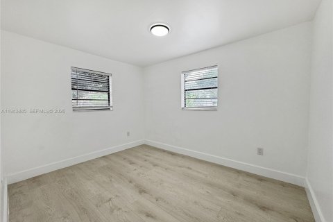 House in Hollywood, Florida 2 bedrooms, 94.76 sq.m. № 2000817 - photo 12