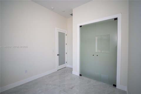 House in Lehigh Acres, Florida 4 bedrooms, 167.22 sq.m. № 2080722 - photo 15