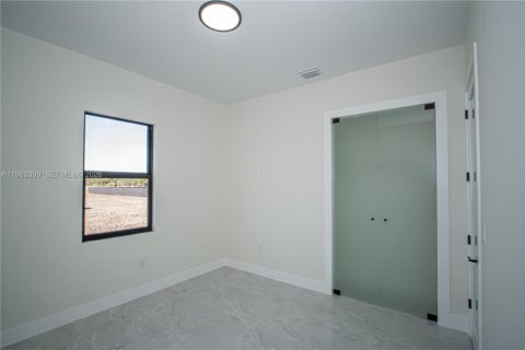 House in Lehigh Acres, Florida 4 bedrooms, 167.22 sq.m. № 2080722 - photo 23
