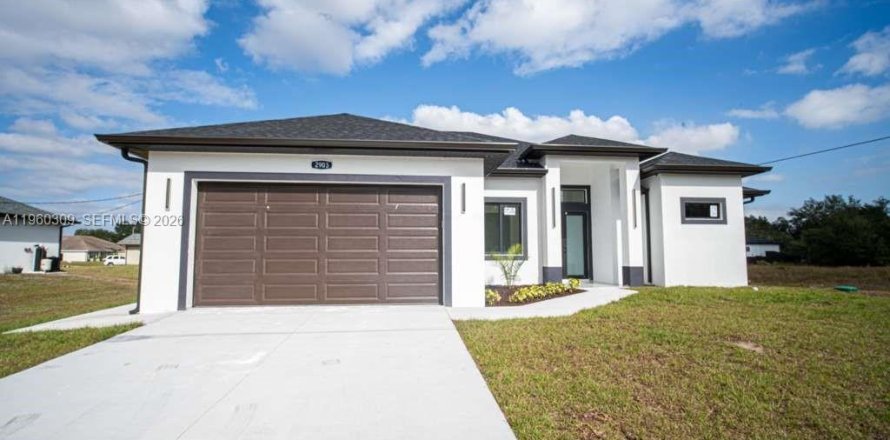 House in Lehigh Acres, Florida 4 bedrooms, 167.22 sq.m. № 2080722