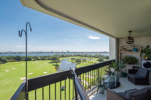 Copropriété à vendre à West Palm Beach, Floride: 2 chambres, 112.04 m2 № 2246283 - photo 28
