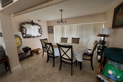 House in Tamarac, Florida 2 bedrooms, 149.57 sq.m. № 2032942 - photo 7