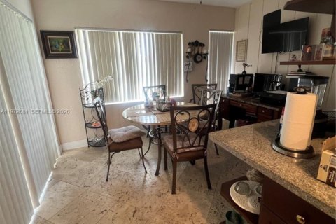 House in Tamarac, Florida 2 bedrooms, 149.57 sq.m. № 2032942 - photo 9