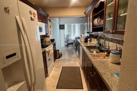 House in Tamarac, Florida 2 bedrooms, 149.57 sq.m. № 2032942 - photo 8