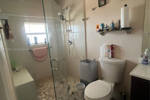 House in Tamarac, Florida 2 bedrooms, 149.57 sq.m. № 2032942 - photo 14