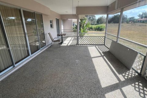 House in Tamarac, Florida 2 bedrooms, 149.57 sq.m. № 2032942 - photo 5