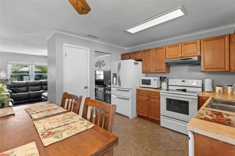 House in Ormond Beach, Florida 3 bedrooms, 95.32 sq.m. № 1880834 - photo 10