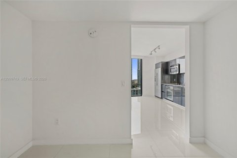Condo in Miami, Florida, 2 bedrooms  № 2065066 - photo 20