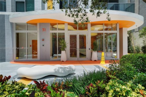 Condo in Miami, Florida, 2 bedrooms  № 2065066 - photo 27