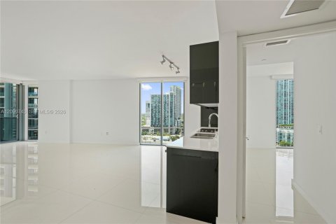 Condo in Miami, Florida, 2 bedrooms  № 2065066 - photo 16